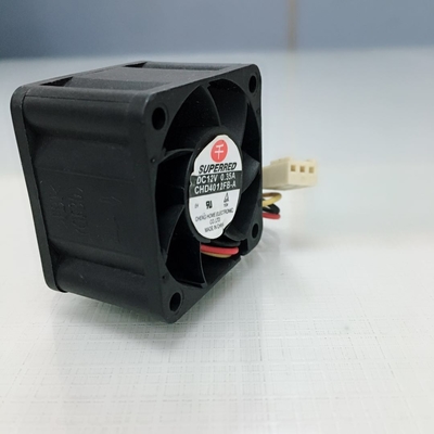 CPUのための黒い12V DCによって動力を与えられるファン2.4Wのプラスチック冷却ファン5000 RPMの速度
