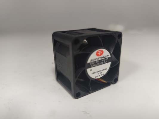 工業冷却ソリューションのためのプラスチックPBT 12V DC CPU ファンの3ピンコネクタ
